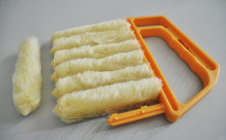 Mini Hand-Held Microfiber Blind Cleaner