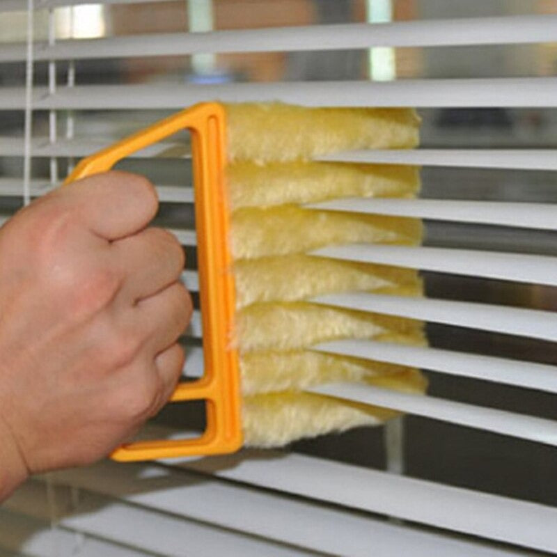 Mini Hand-Held Microfiber Blind Cleaner